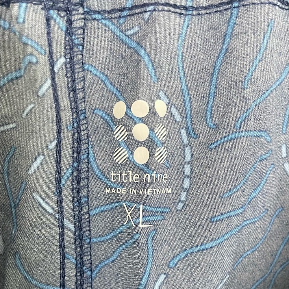 Title Nine Slaycation 2.0 Cropped Pants Kiyoshi Petite Midnight Print Blue NWT - Picture 7 of 10